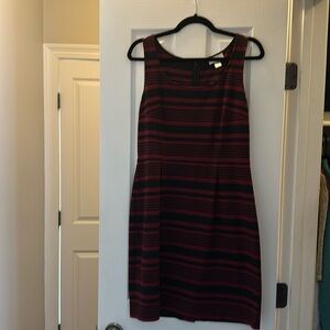 An Taylor loft round neck sleeveless knee length dress